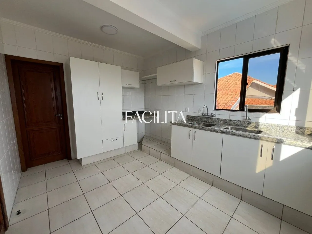 Furnished 456 m² house with 3 en-suite bedrooms and pool — photo 61