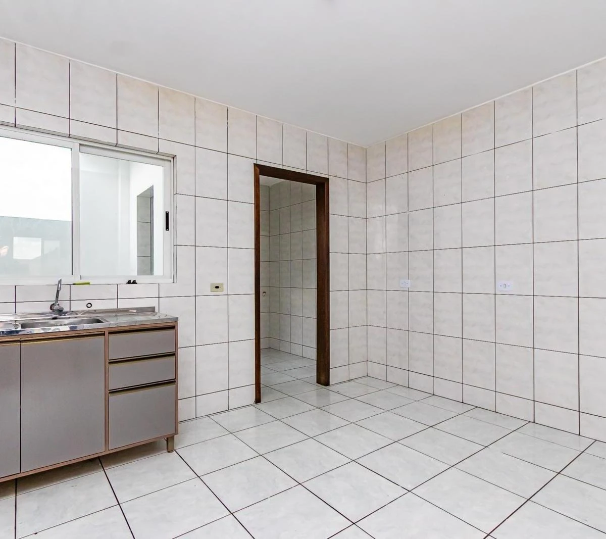 Деревянный пол или ламинат и 3 спальни: квартира 140 м² — photo 7