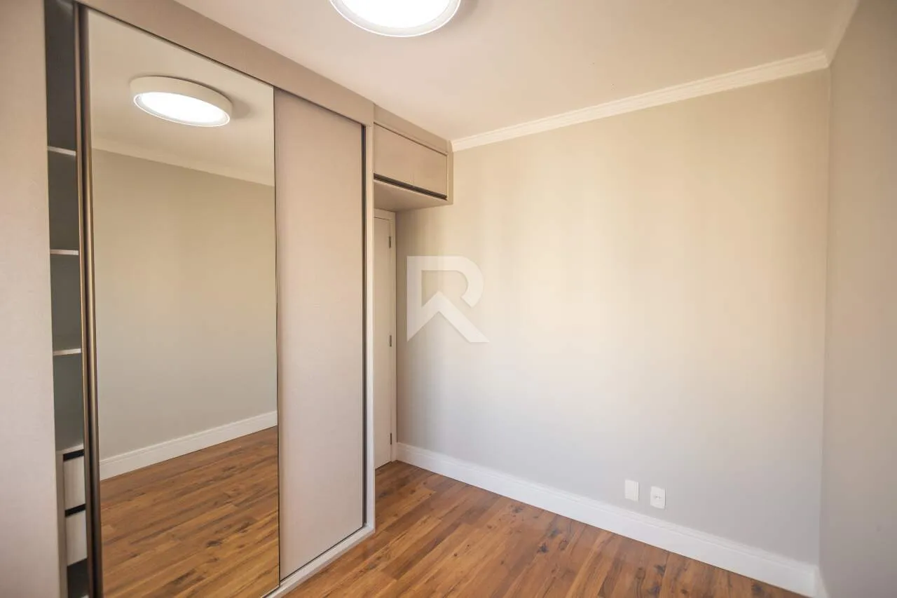 Apartment with open-plan kitchen and 4 bedrooms — photo 21