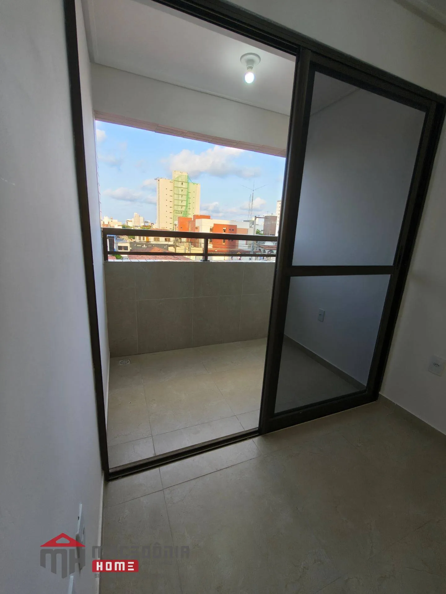 Apartamento de 2 dormitorios con balcón y armarios empotrados