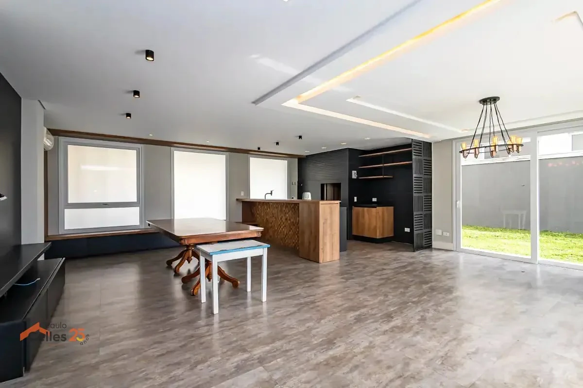 Furnished house, 275 m², with a glass-enclosed balcony — photo 17