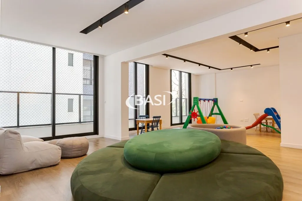 Glass-enclosed balcony in a 3-bedroom apartment, 80 m² — photo 74