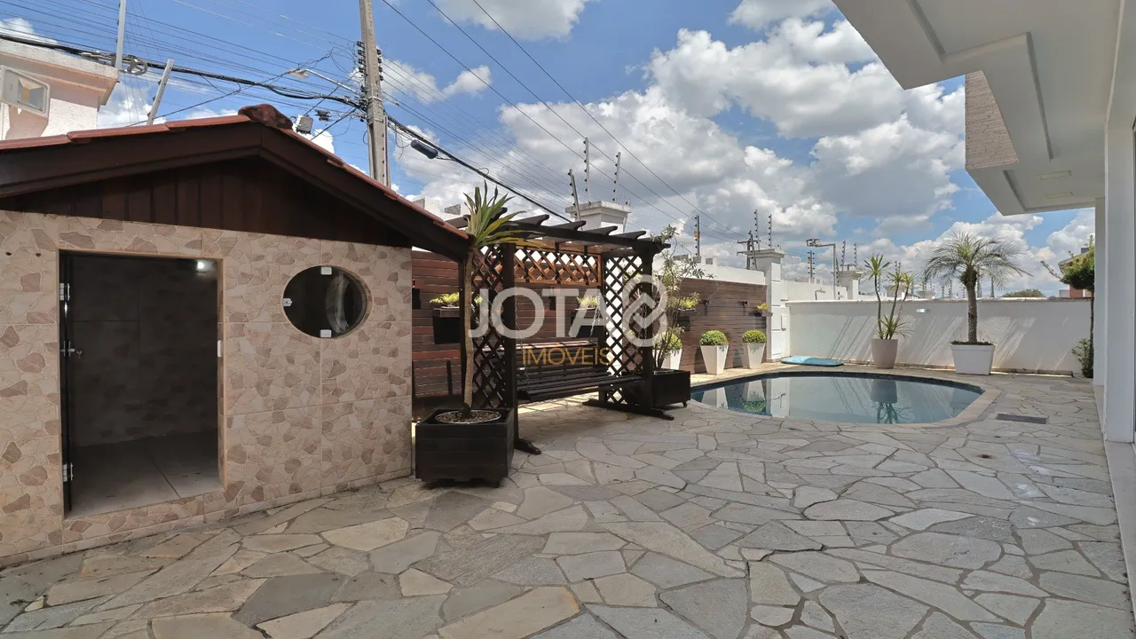 House of 310 m² with 3 en-suite bedrooms and private BBQ — photo 13