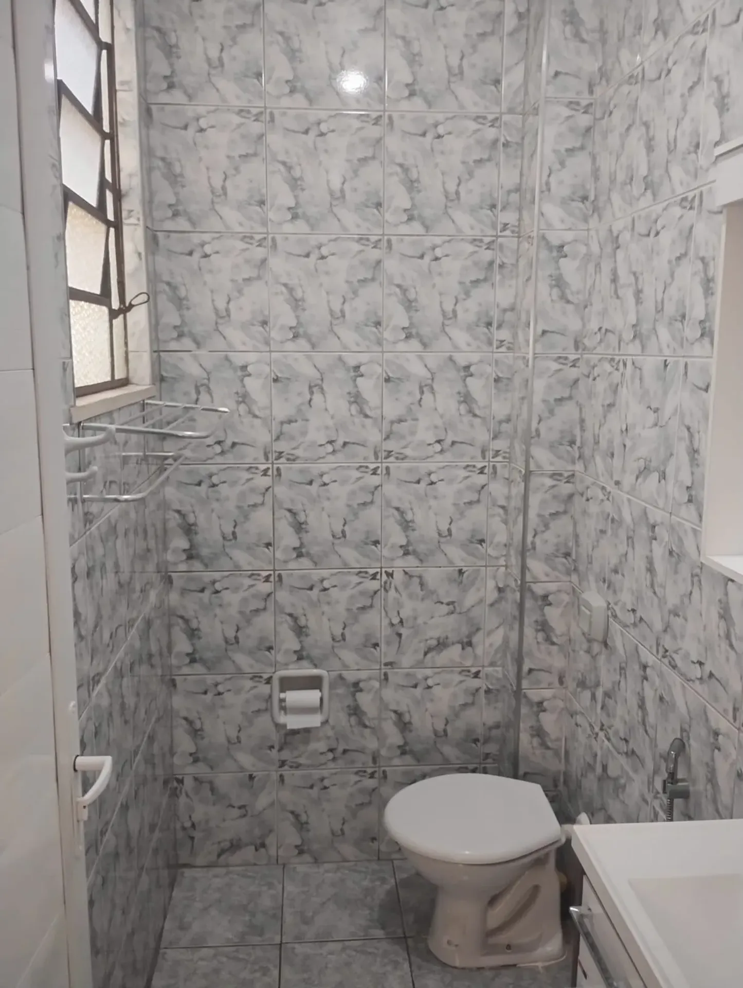 Unfurnished apartment with 2 bedrooms and a separate kitchen — photo 25