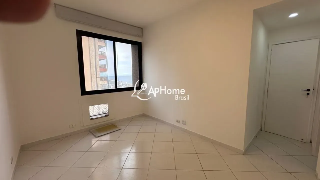 Apartment with 4 bedrooms and a glassed-in balcony — photo 11