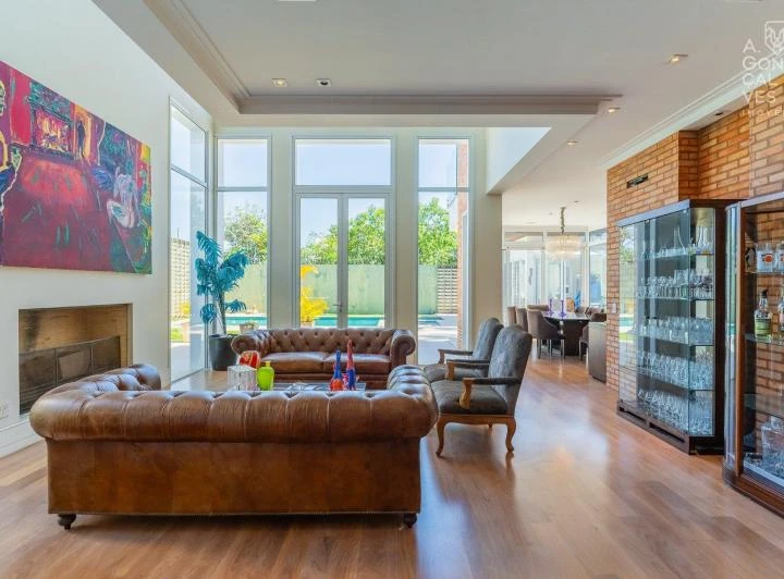 House with 5 bedrooms and 905 m² plus 6 parking spots — photo 4