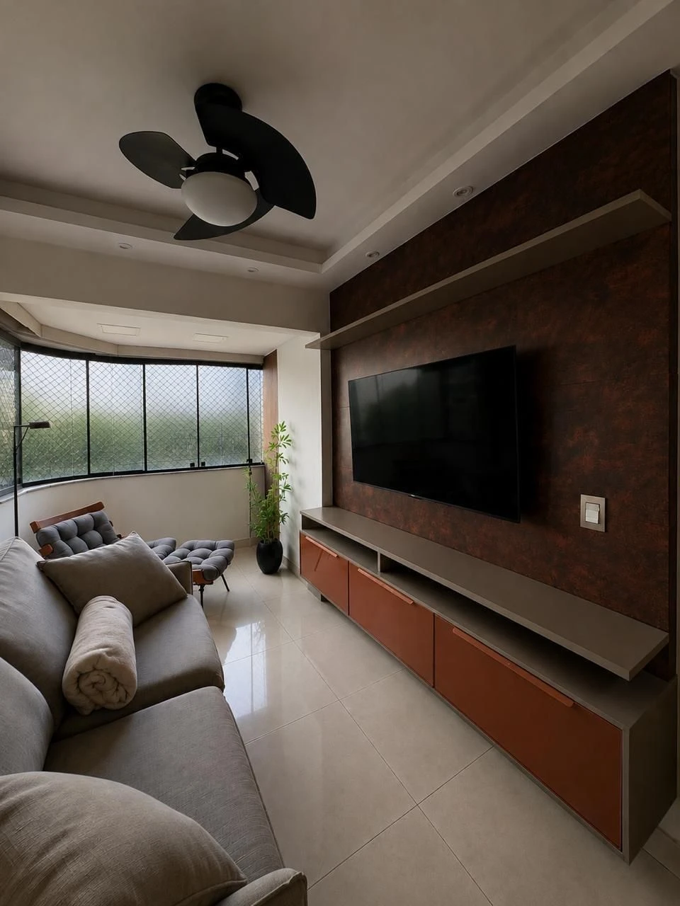 2-bedroom apartment in a building with a pool — photo 11