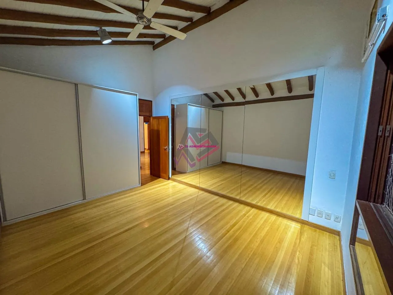 600 m² house with 4 bedrooms and a closed kitchen — photo 19