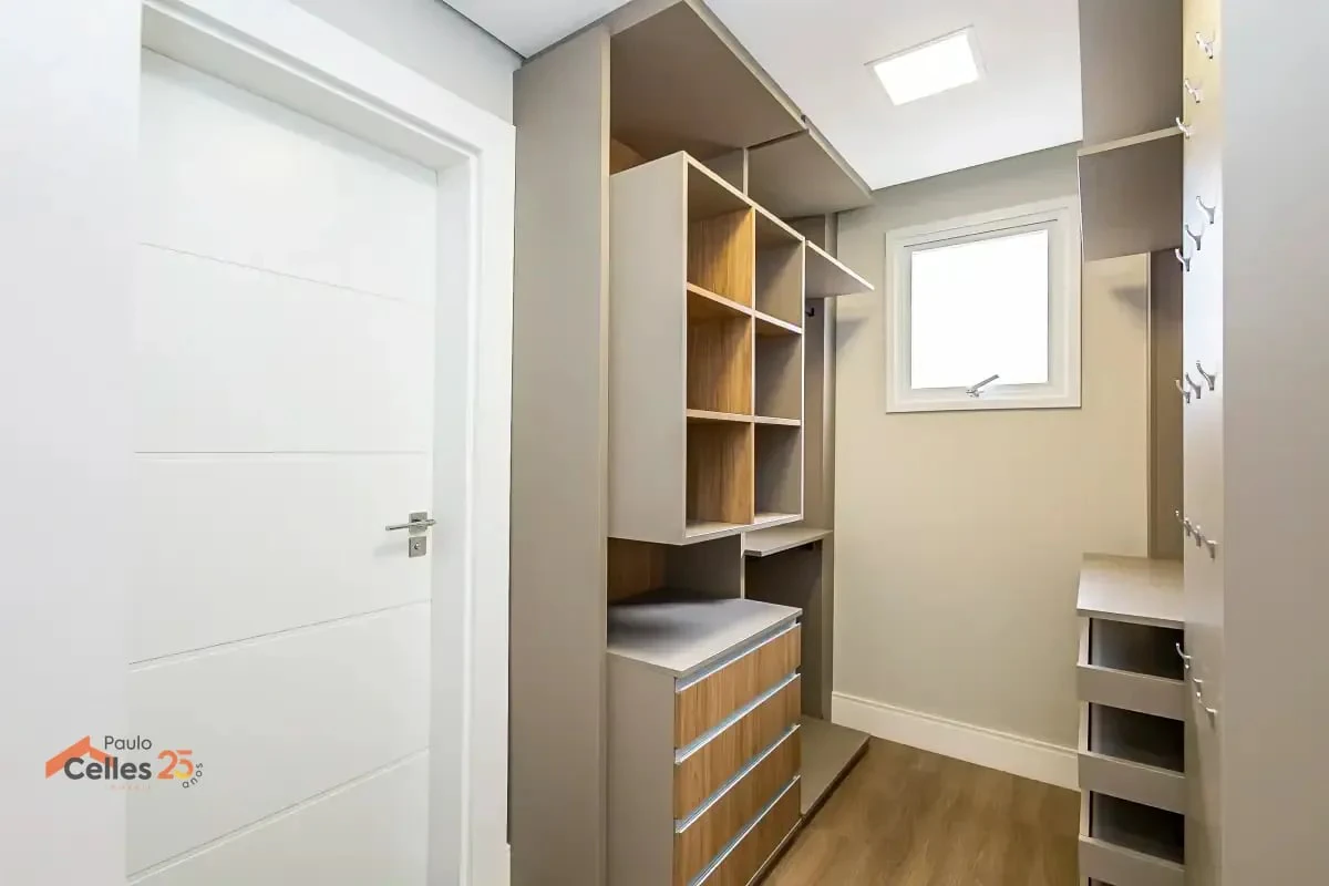 Furnished house, 275 m², with a glass-enclosed balcony — photo 12