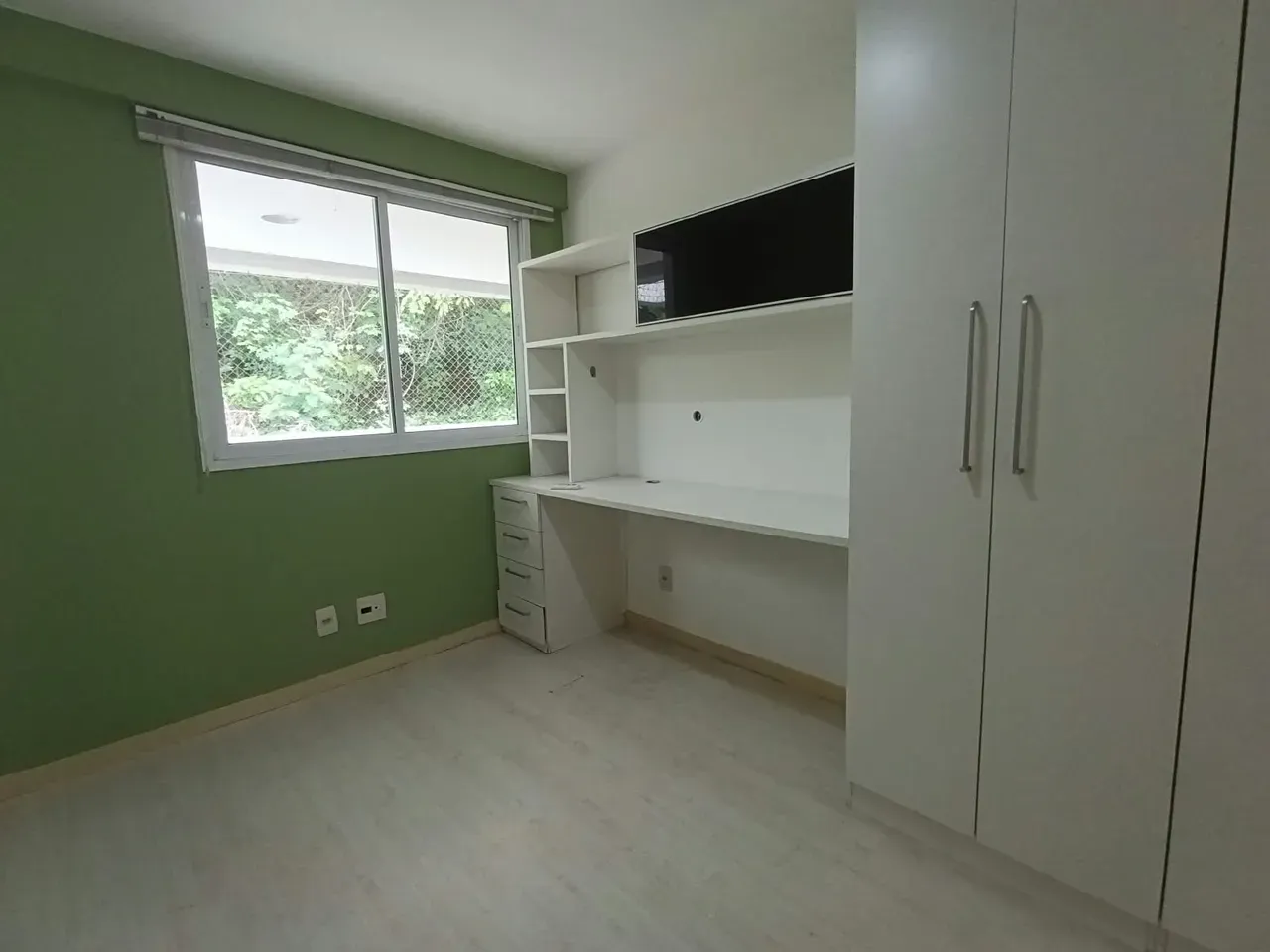 2-bedroom apartment in a building with a gym — photo 5