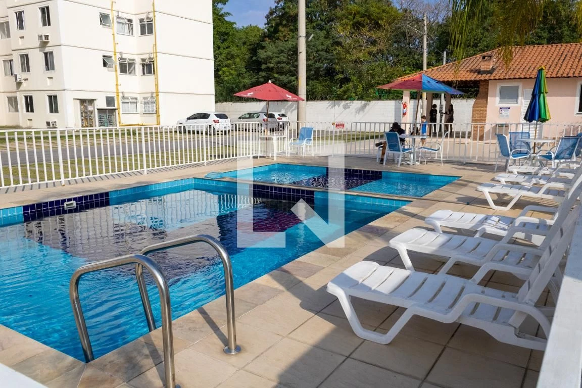 Apartamento sem mobília com churrasqueira na varanda — photo 15