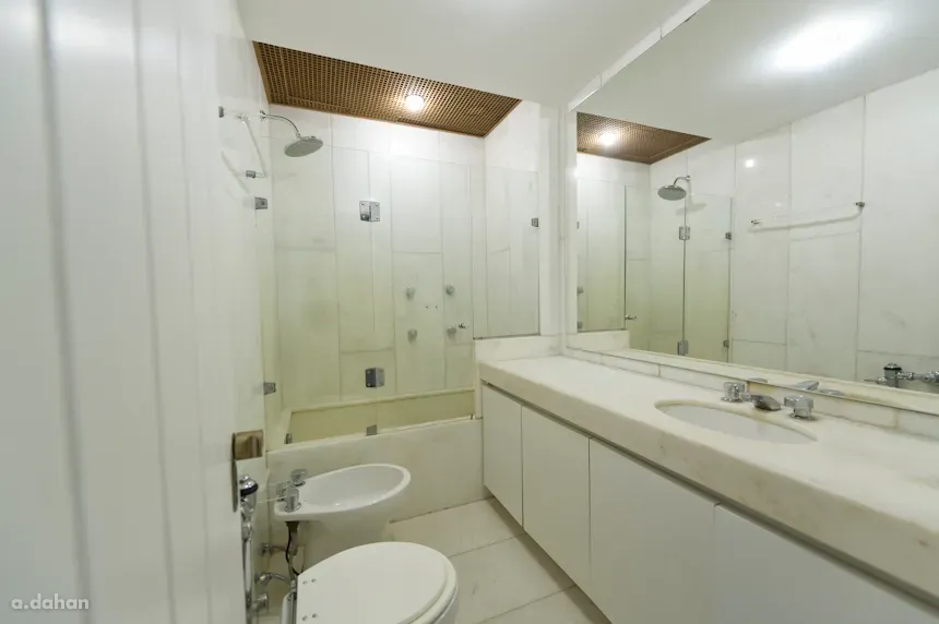 Unfurnished apartment with 4 bedrooms and 5 bathrooms — photo 17