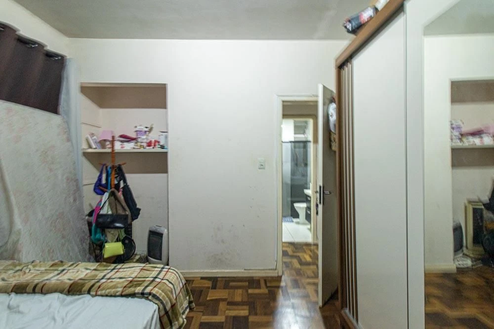 Furnished 2-bedroom apartment with desk workspace corner — photo 15