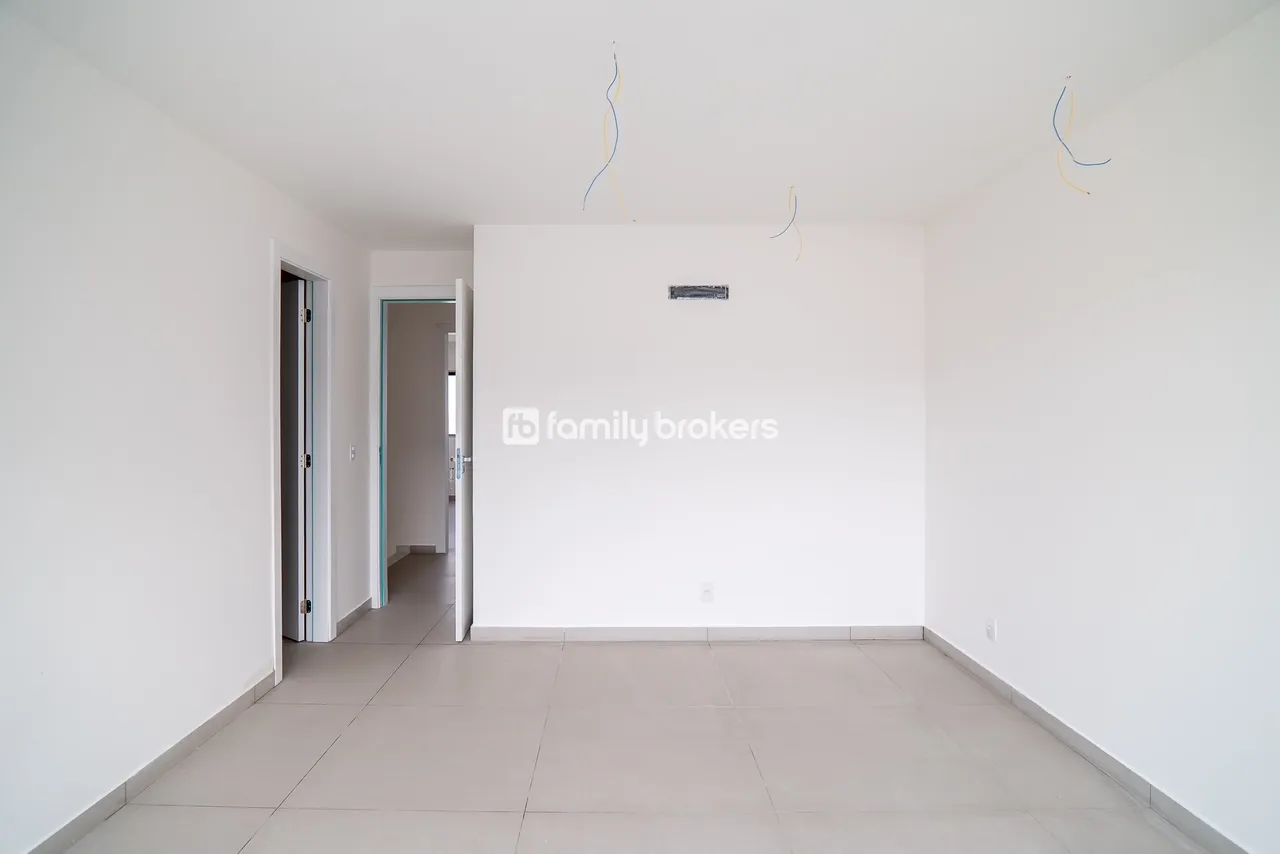 House with open-plan kitchen and 4 bedrooms, 220 m² — photo 10