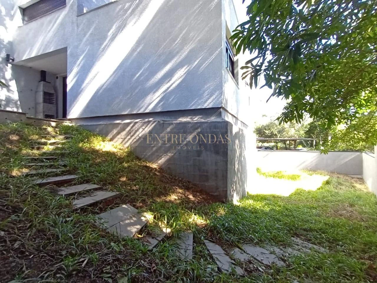 100 m² apartment with 2 bedrooms, balcony grill and garden — photo 17