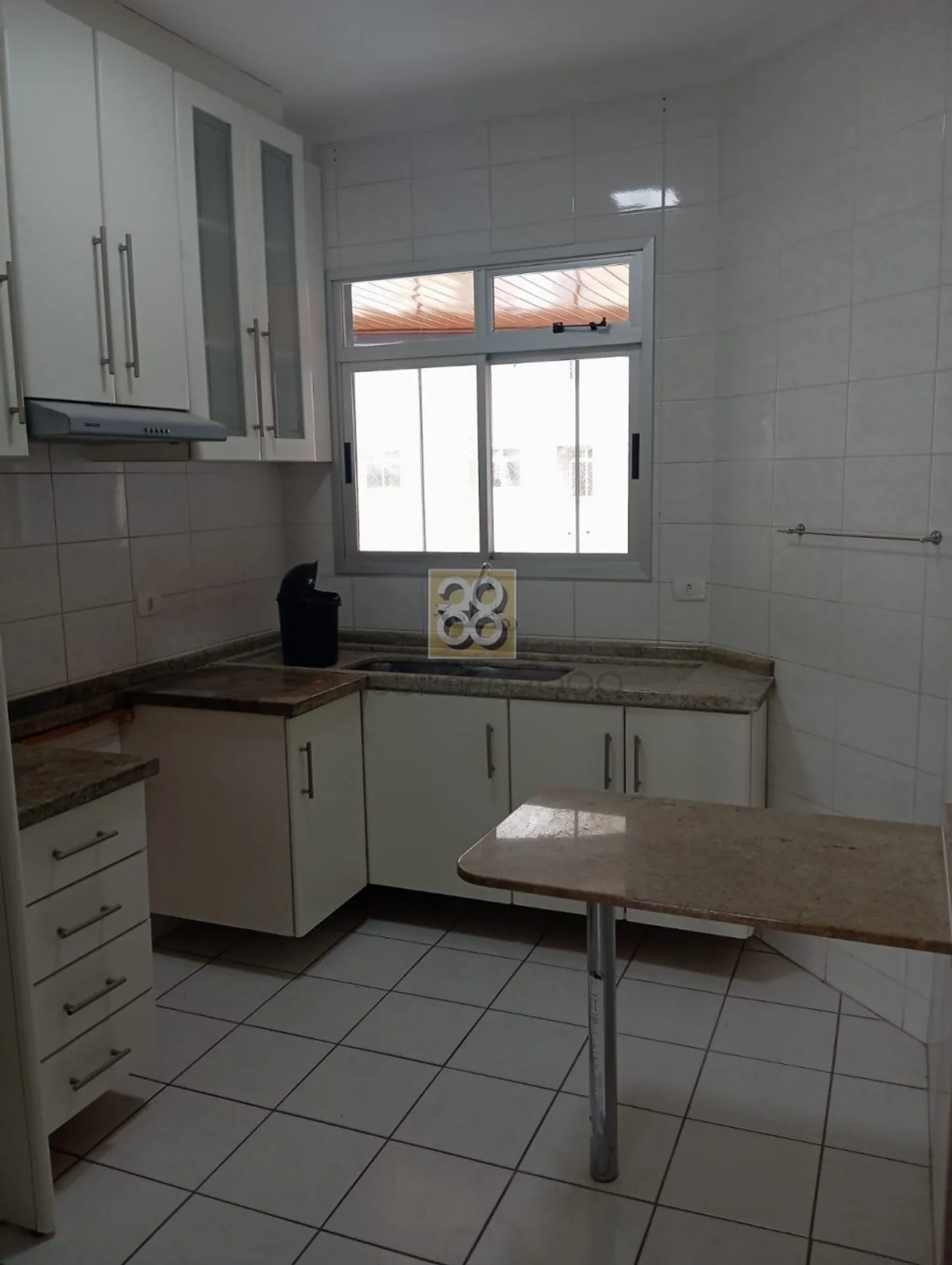 3-bedroom apartment with wood or laminate floors in Curitiba