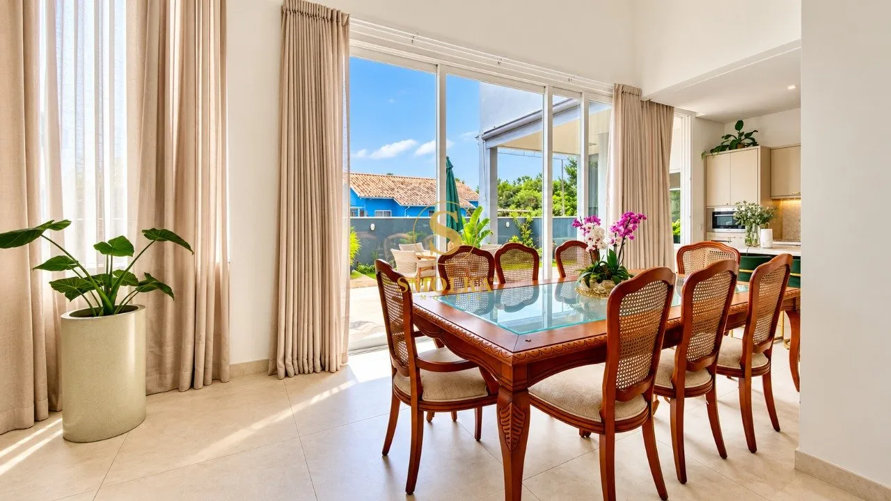 5-bedroom house with floor-to-ceiling windows — photo 19