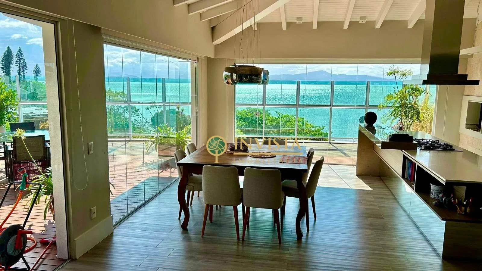 Large apartment with 4 en-suite rooms, water view and 3 parking