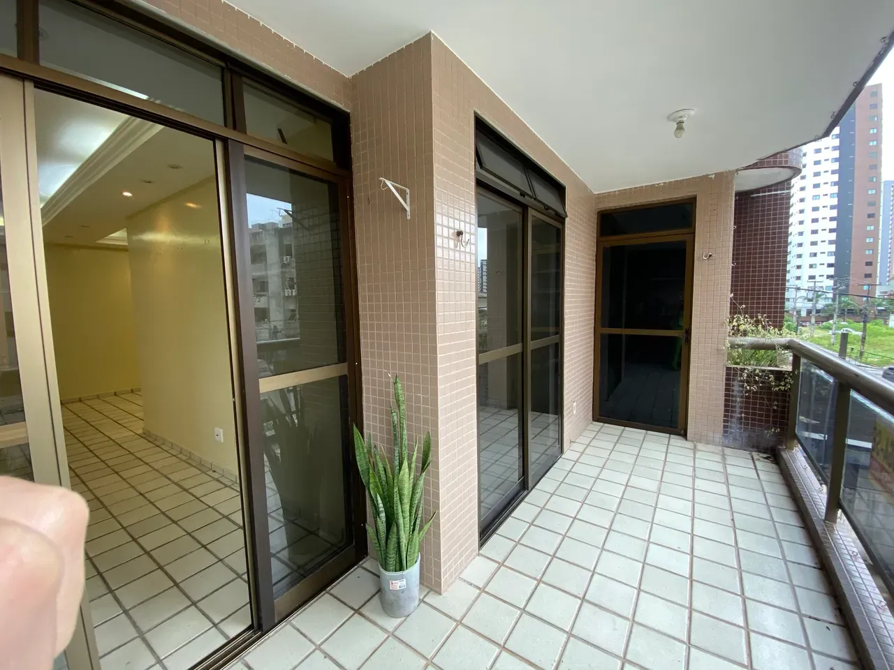 150 m² apartment with 3 bedrooms and a closed kitchen