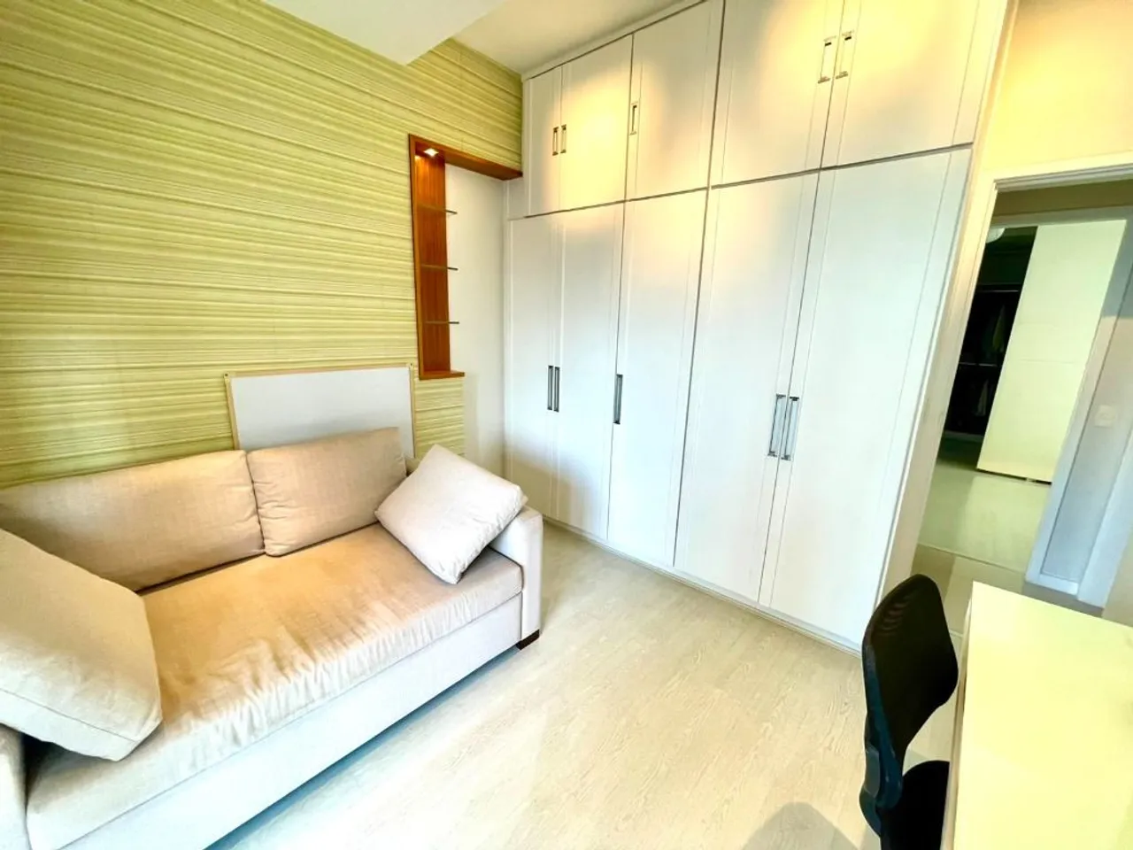 168 m² apartment with an open-plan kitchen and 3 bedrooms — photo 8