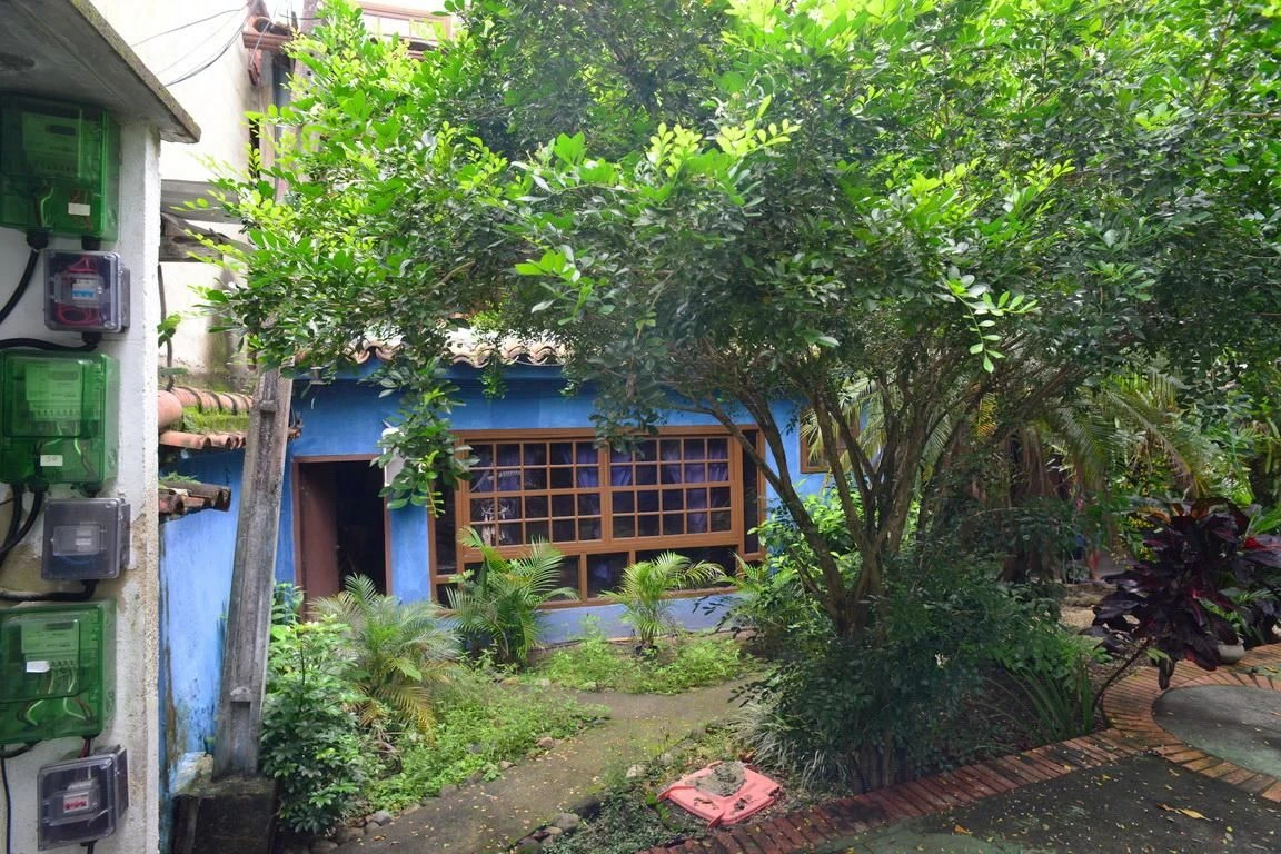 One-bedroom apartment in a building with a pool — photo 20