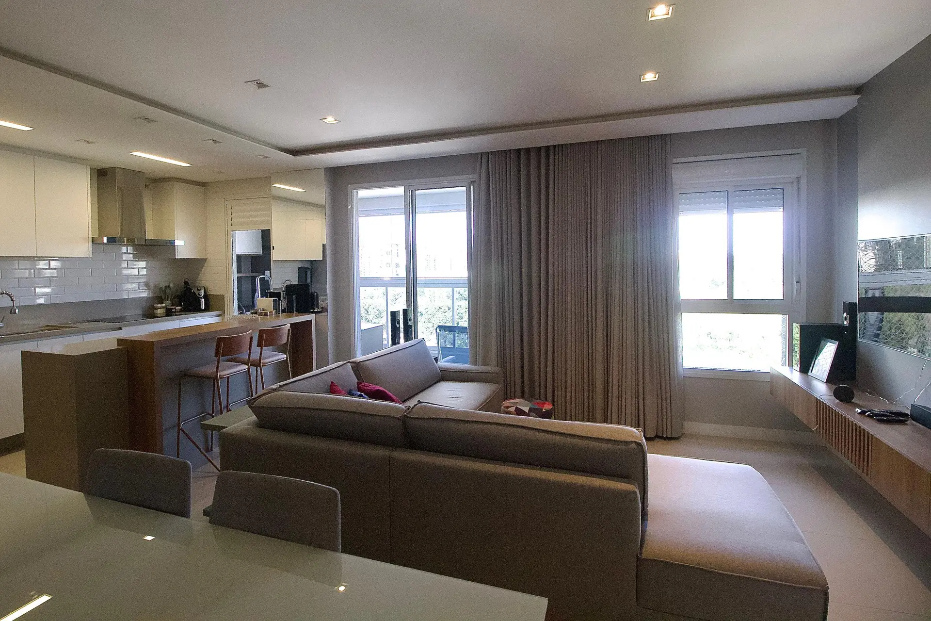 Квартира 80 м² з панорамними вікнами та заскленим балконом — photo 27
