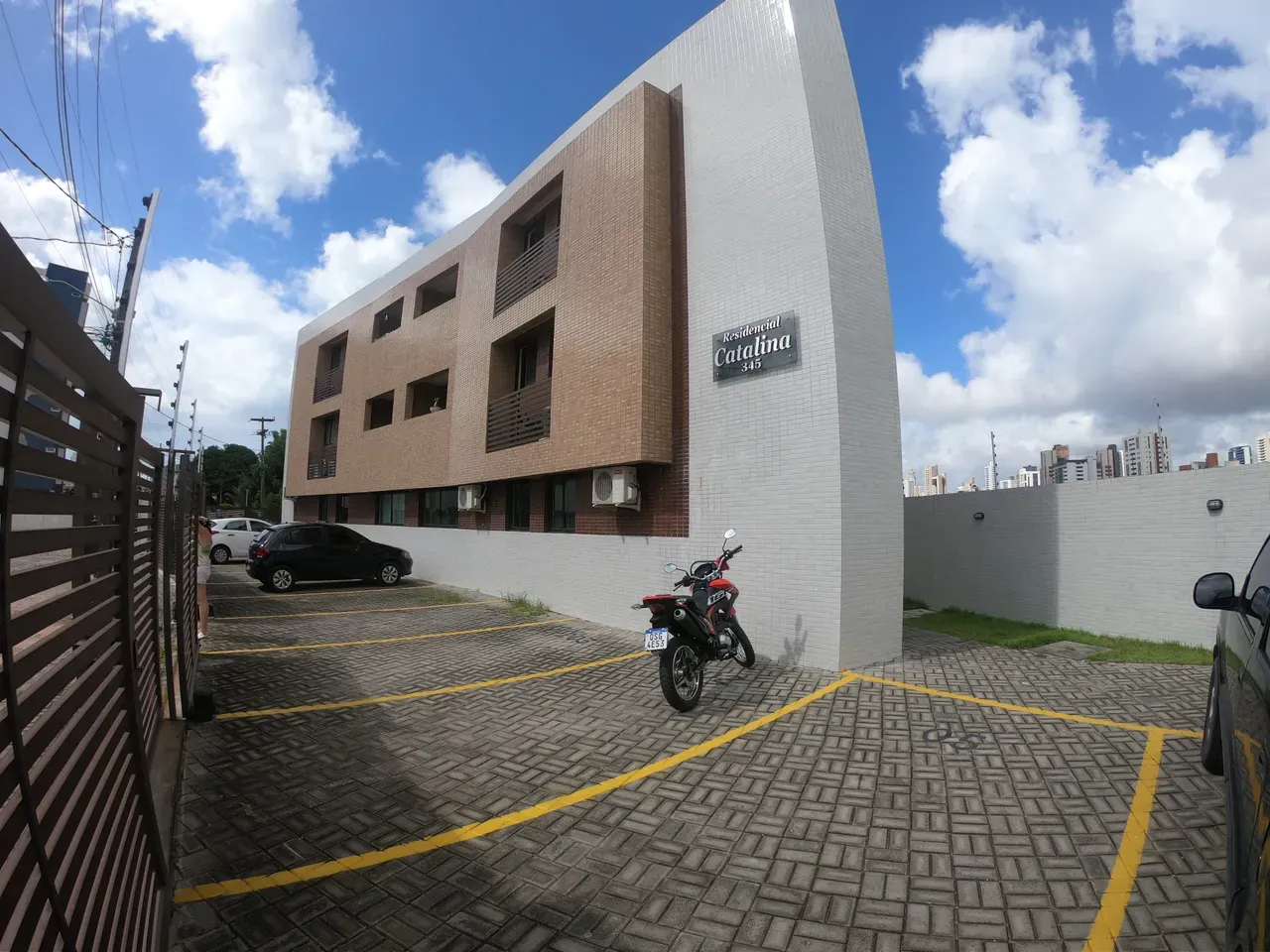 Apartamento de 2 quartos em condomínio com piscina — photo 2
