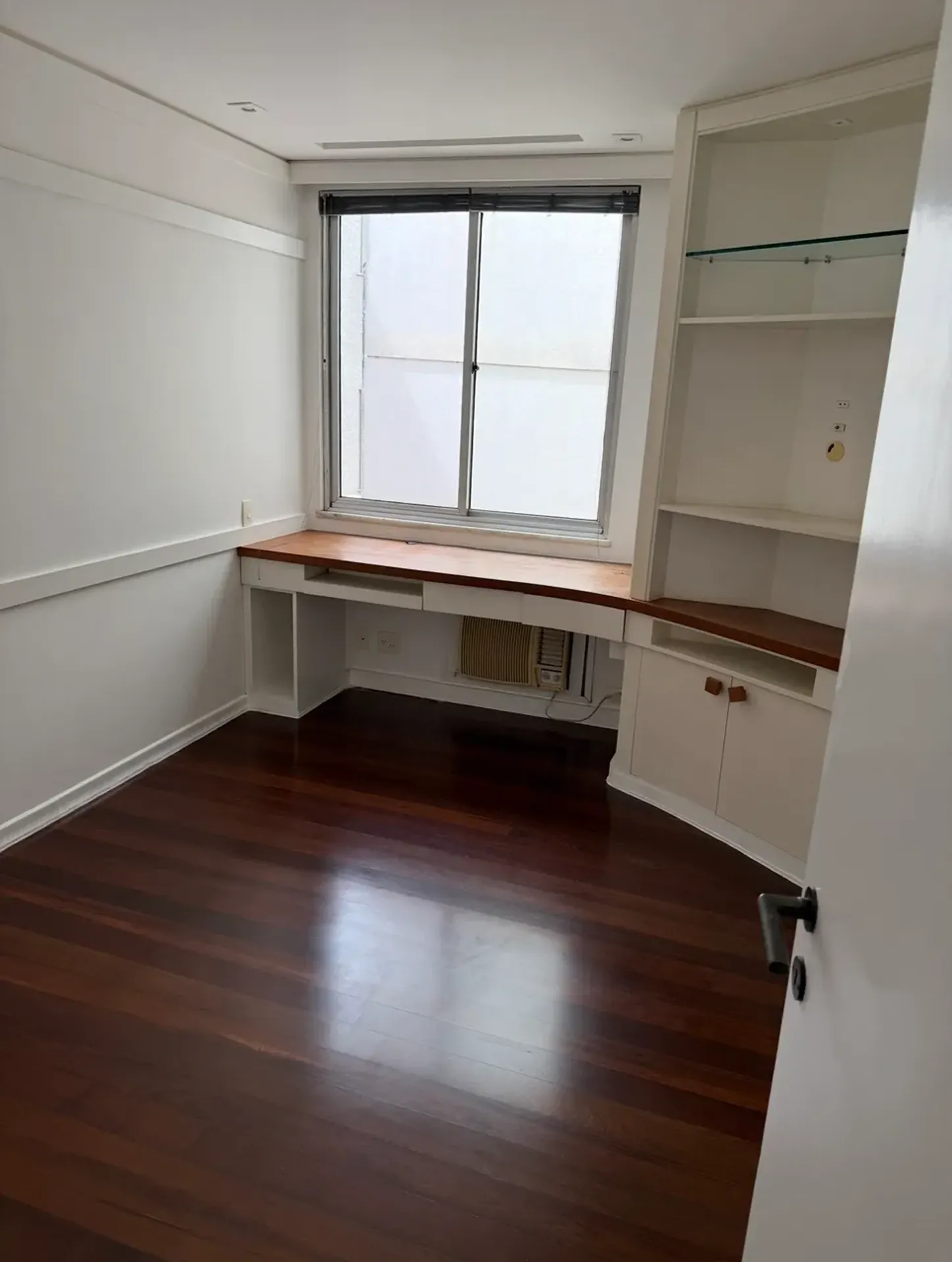 3-bedroom apartment with floor-to-ceiling windows — photo 8