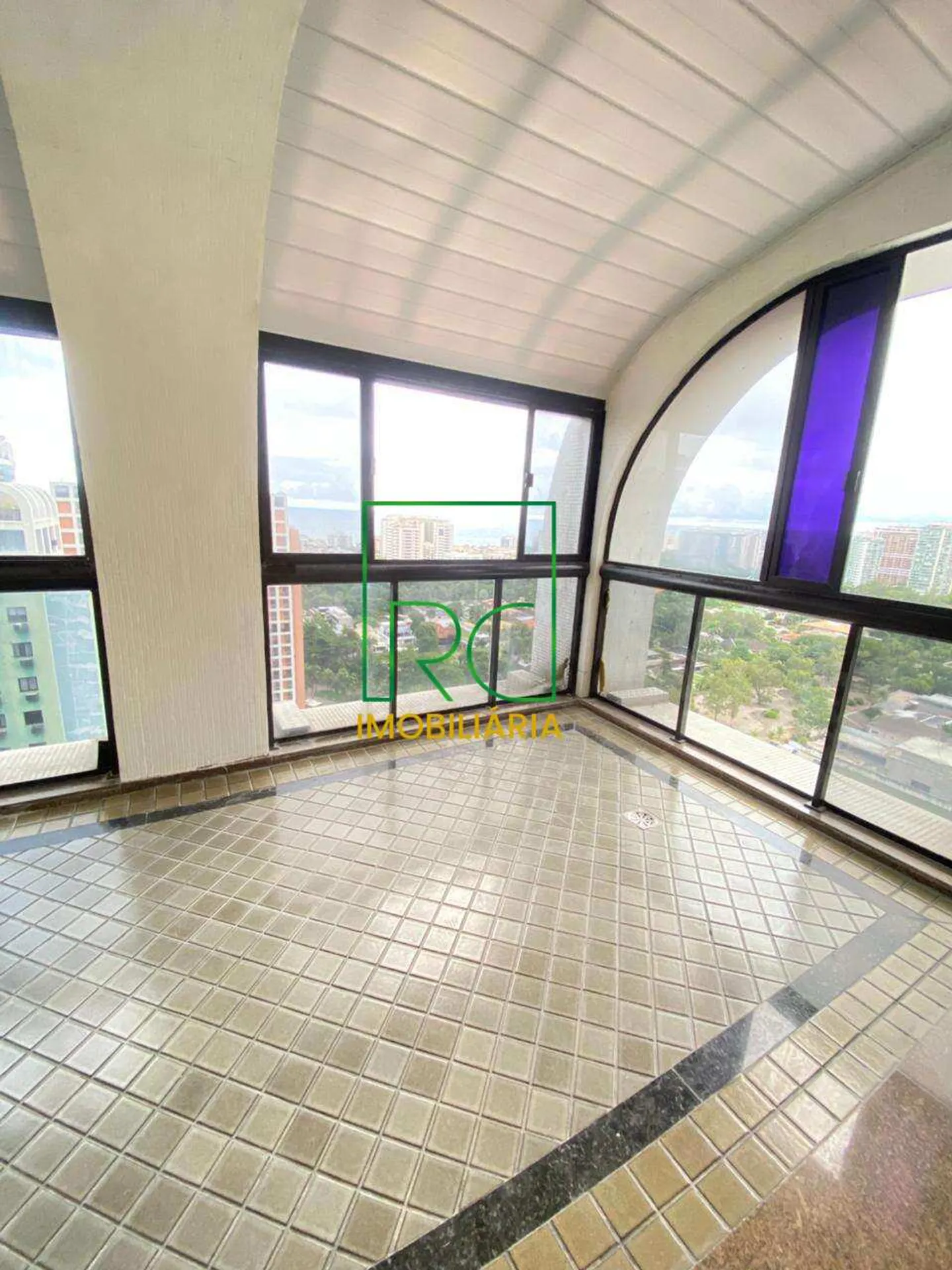 Unfurnished apartment with 3 bedrooms and water view — photo 40
