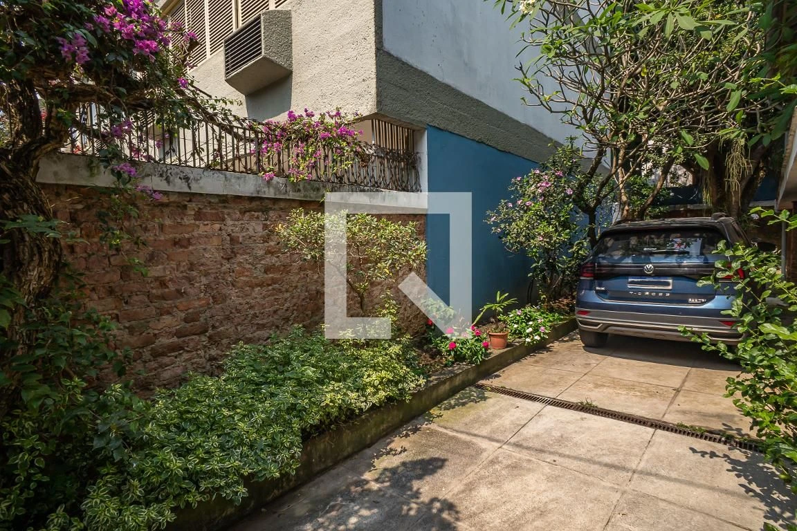 Furnished house, 300 m², with floor-to-ceiling windows — photo 116