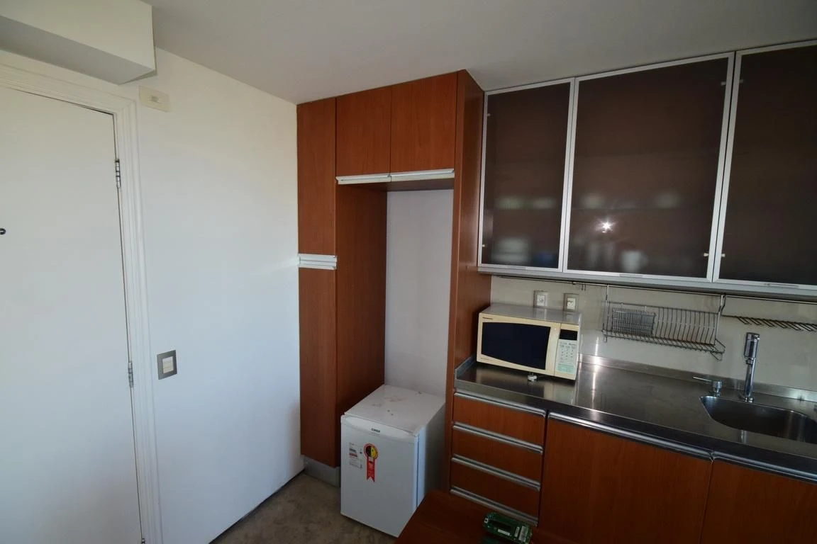 Furnished studio with 1 bedroom, 2 bathrooms and balcony — photo 20