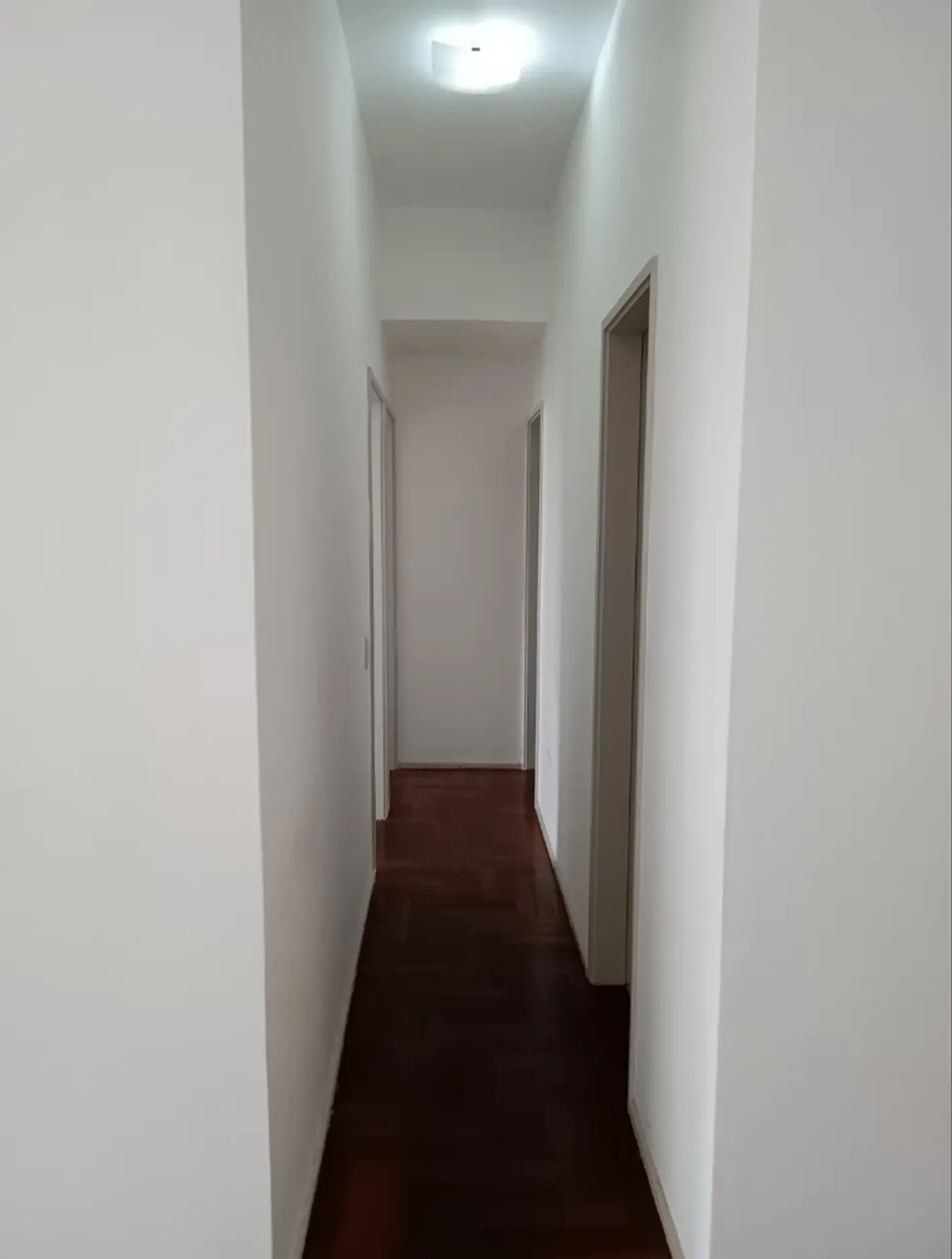 Wood or laminate floors in a 3-bedroom apartment, 97 m² — photo 6