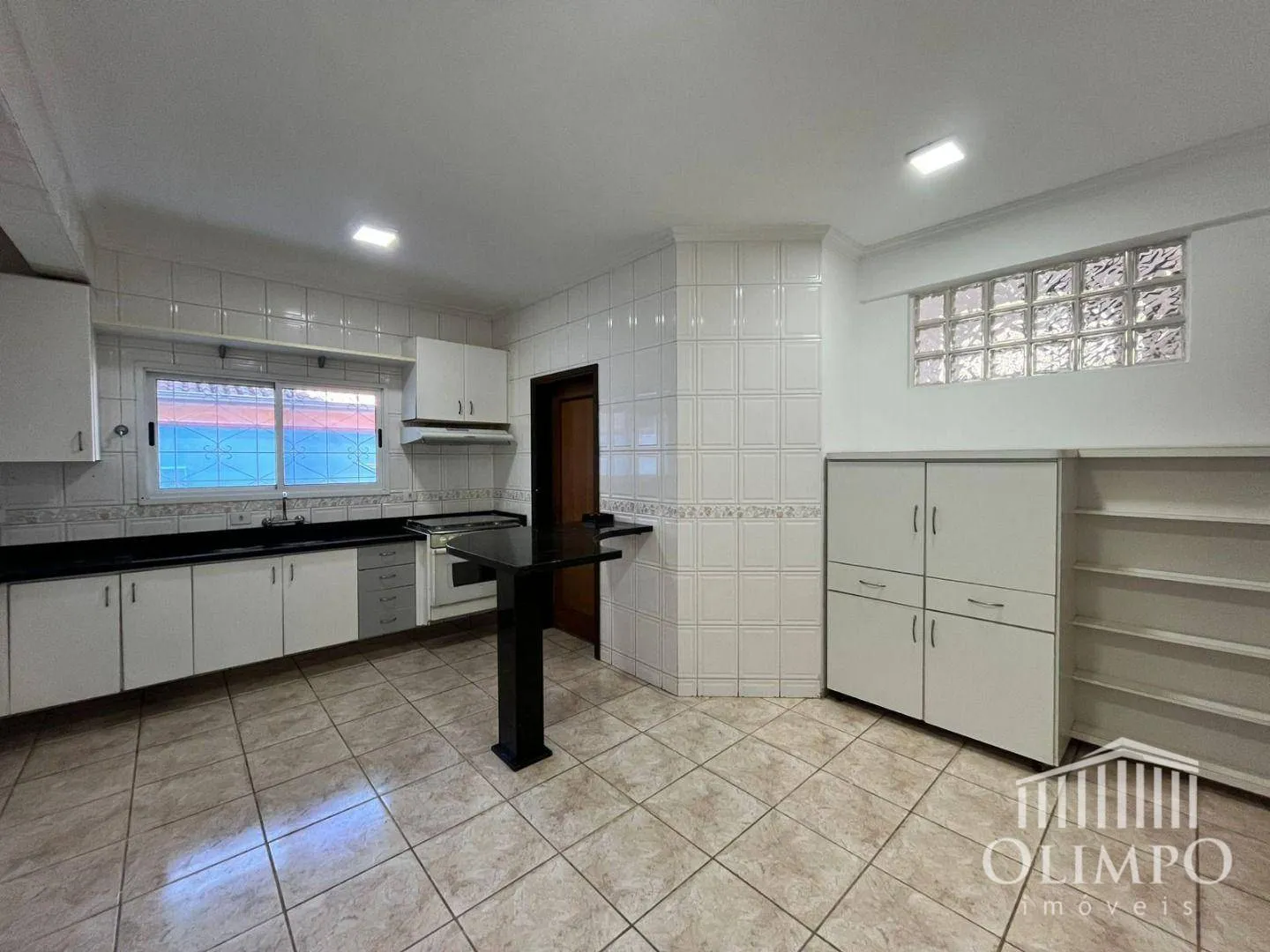 Unfurnished house with 4 bedrooms and a gas kitchen — photo 11