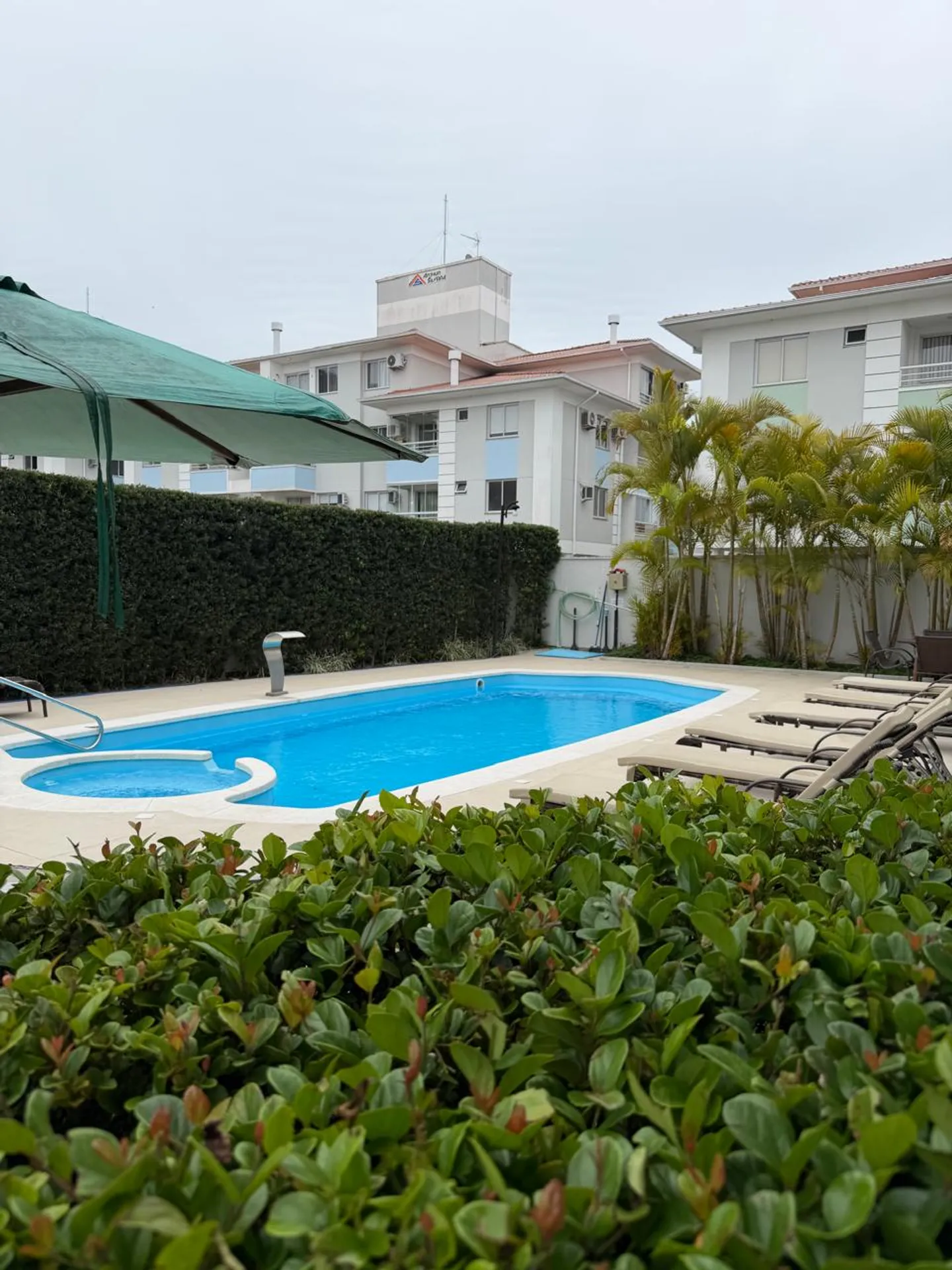 Apartamento amueblado de 2 dormitorios con parrilla en el balcón — photo 14