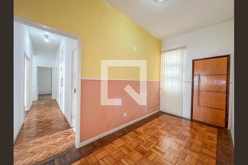 Apartamento de 3 quartos com piso de madeira ou laminado — photo 16