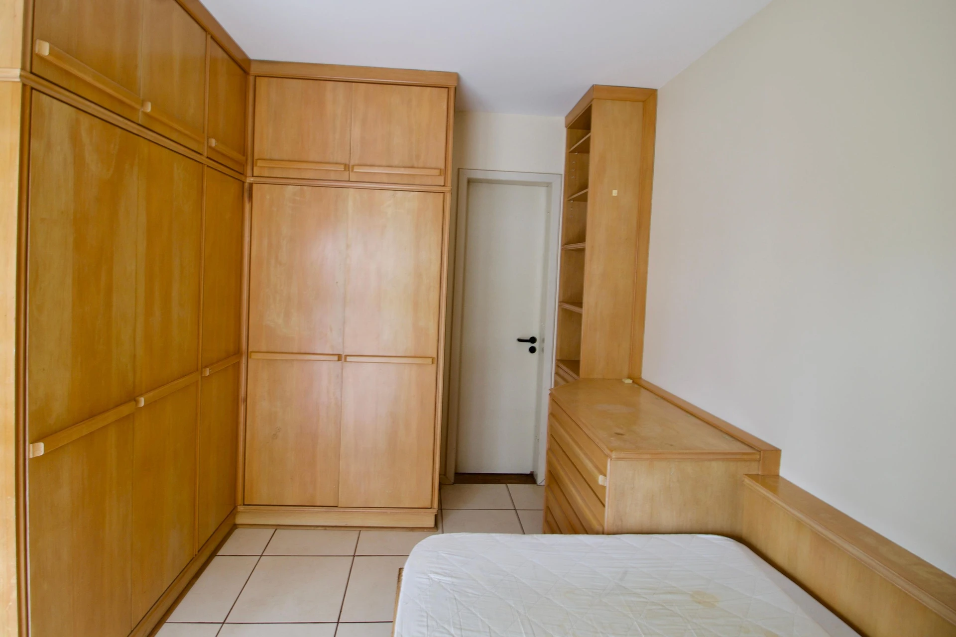 Furnished 1-bedroom apartment with a balcony — photo 13