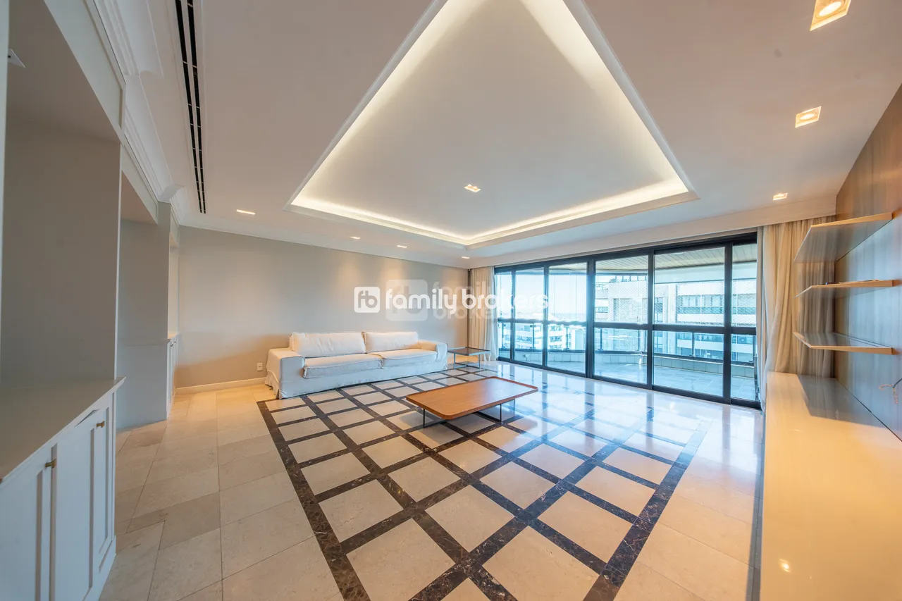Cobertura duplex mobiliada com 4 quartos e 550 m²