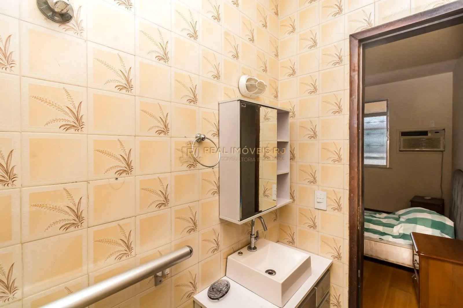 Unfurnished house with 3 bedrooms and 5 bathrooms — photo 43