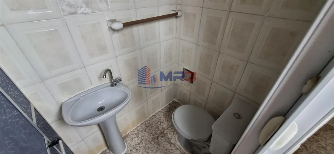 2-bedroom rental house with 1 bathroom and no parking — photo 8