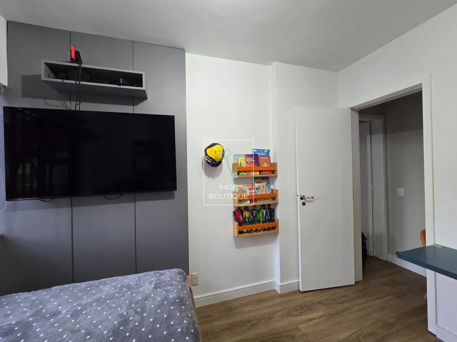 Furnished apartment, 88 m², with a glass-enclosed balcony — photo 9