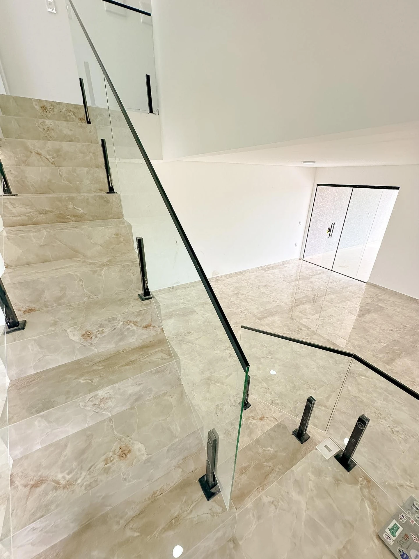 Floor-to-ceiling windows in a 3-bedroom house, 157 m² — photo 68