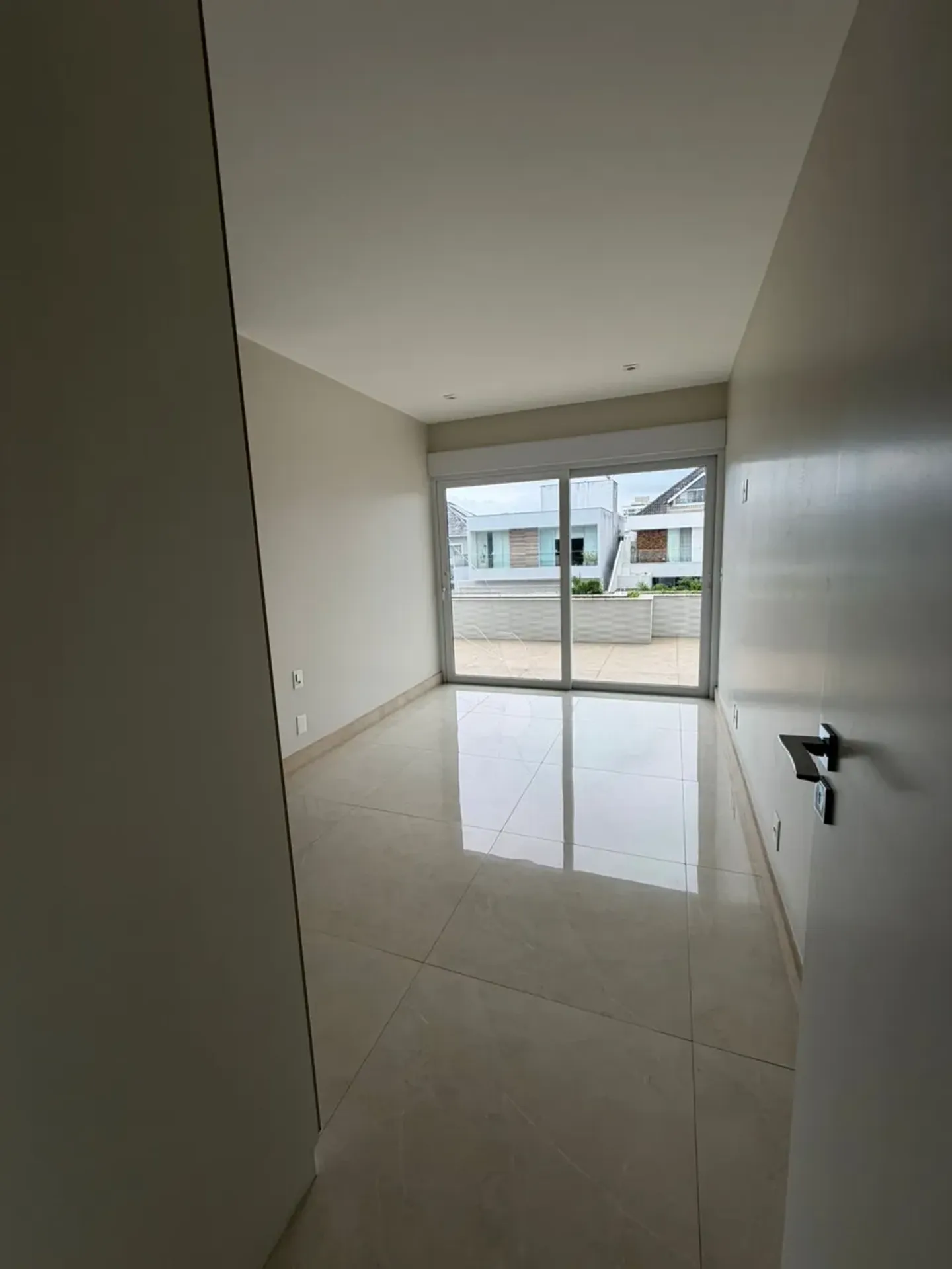 Rental house with 4 bedrooms, 5 baths and 360 m² — photo 27