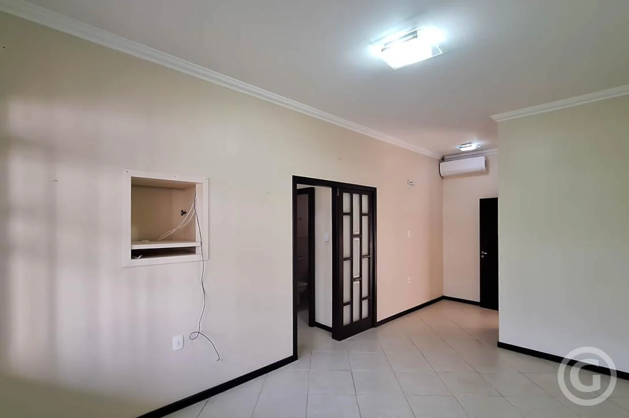 210 m² house with 3 bedrooms and 7 parking spots — photo 3