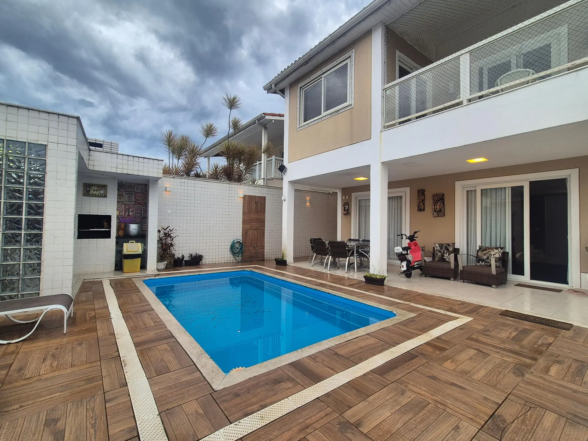 Garden in a 5-bedroom house, 400 m² — photo 10