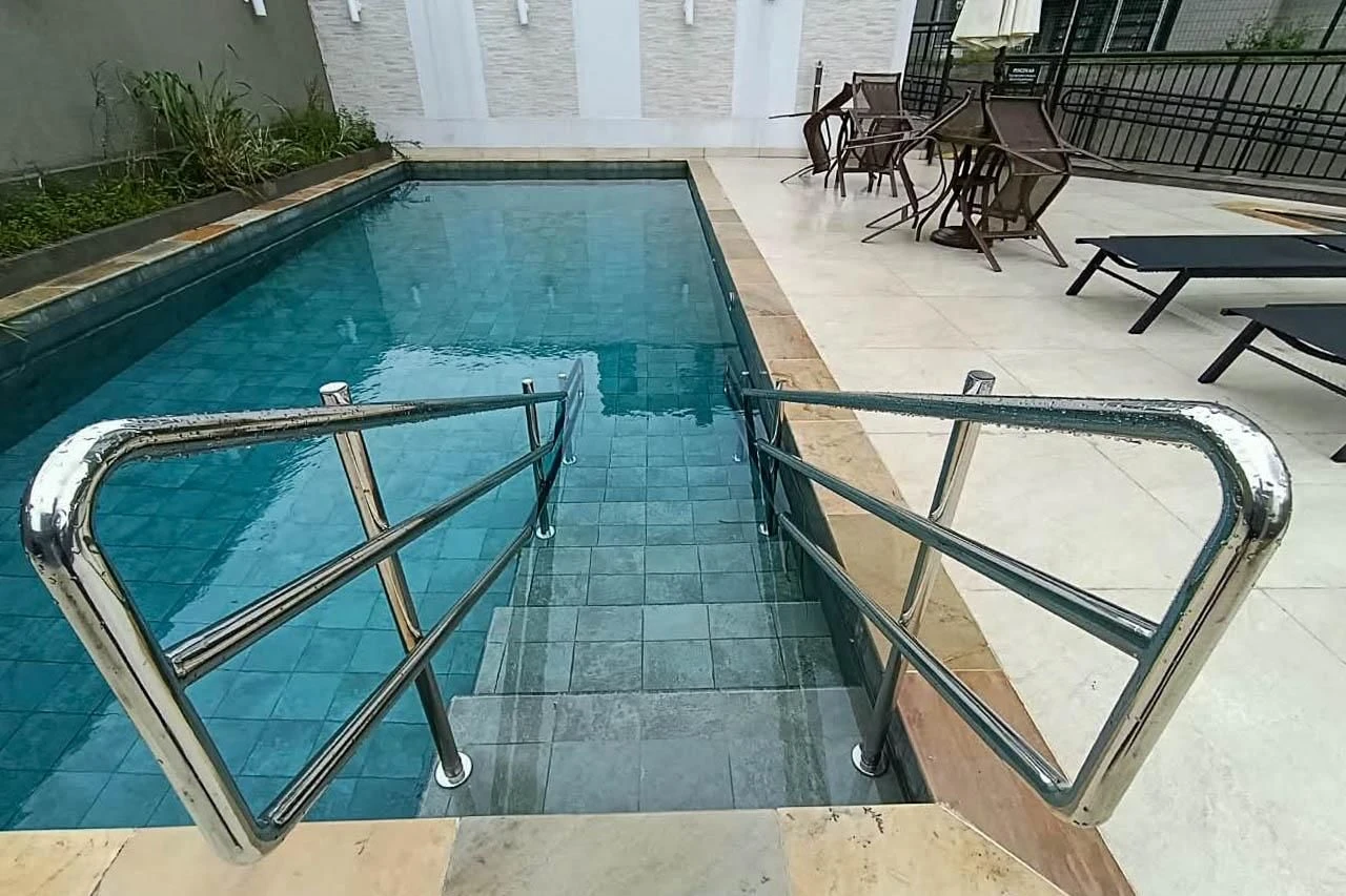 Apartamento de 2 quartos em condomínio com piscina — photo 22