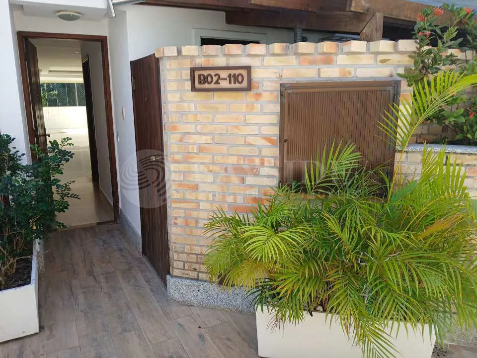 Apartment with private area and 3 bedrooms — photo 10