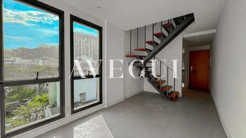 3-bedroom apartment in a building with a pool — photo 22