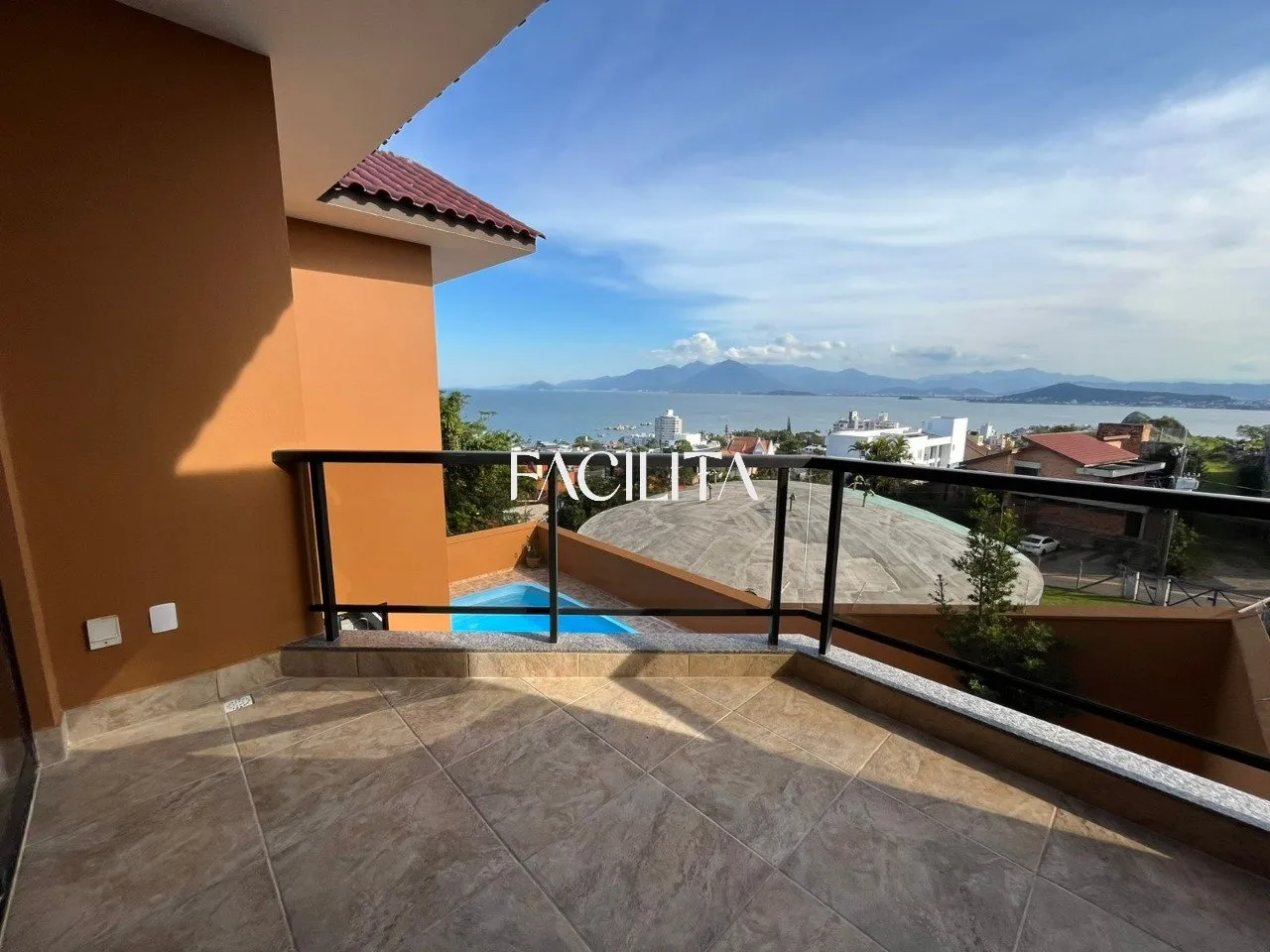 Furnished 456 m² house with 3 en-suite bedrooms and pool — photo 45