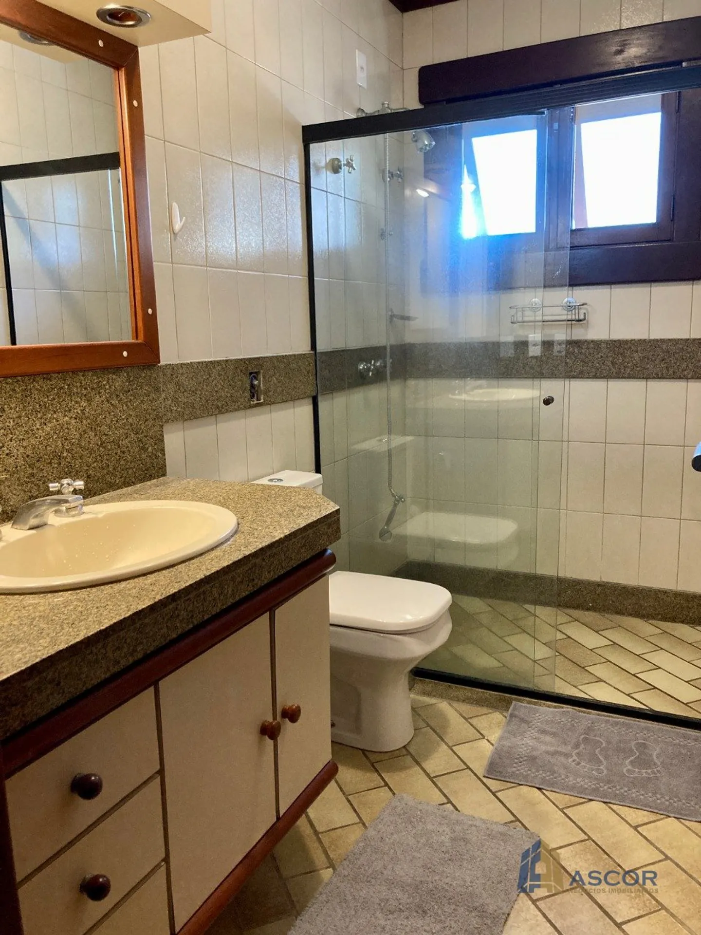 Мебльований будинок: 4 спальні з власними ваннами 600 м² — photo 13