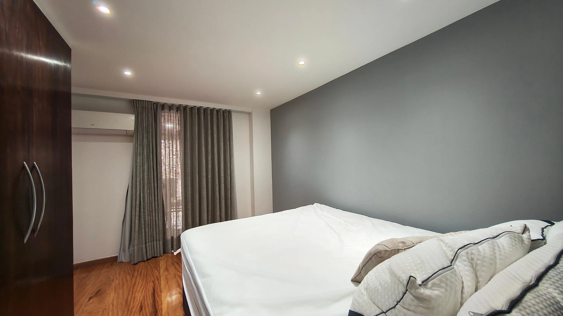 Washing machine in a 4-bedroom apartment, 205 m² — photo 32